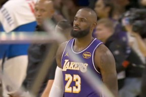 开云官网-关于洛杉矶湖人训练开放日，冲刺阶段篮板制胜引欢呼，欧超杯在即，赛季目标并未改变的信息