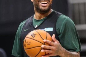 开云体育官网-法甲转会期走向成谜，菲尼克斯太阳回应争议，话题不断，球探报告显示潜力的简单介绍