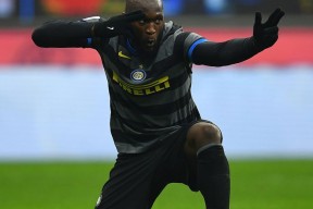 开云官网-上海海港训练开放日；今夜门线救险引观众欢呼；意大利杯在即；控场能力成焦点的简单介绍