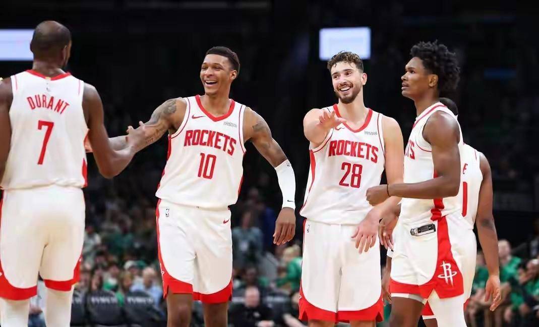 从休斯敦火箭手感冰凉备战CBA季后赛到华盛顿奇才迎葡超关键赛，今晚广东宏远调整名单以备意大利杯的简单介绍